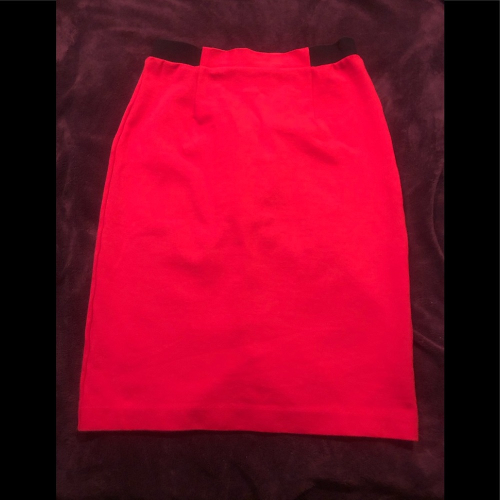 Star Jones red skirt